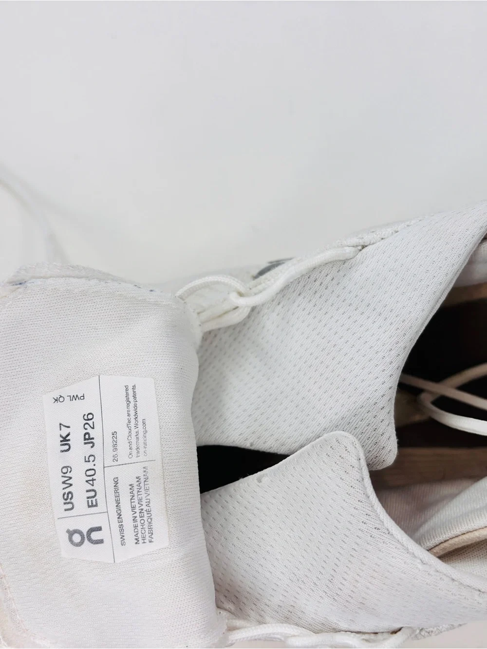 On Cloud Running Shoes Womens 9 Cream white Athletic Sneakers Lace Up - Picture 8 of 9